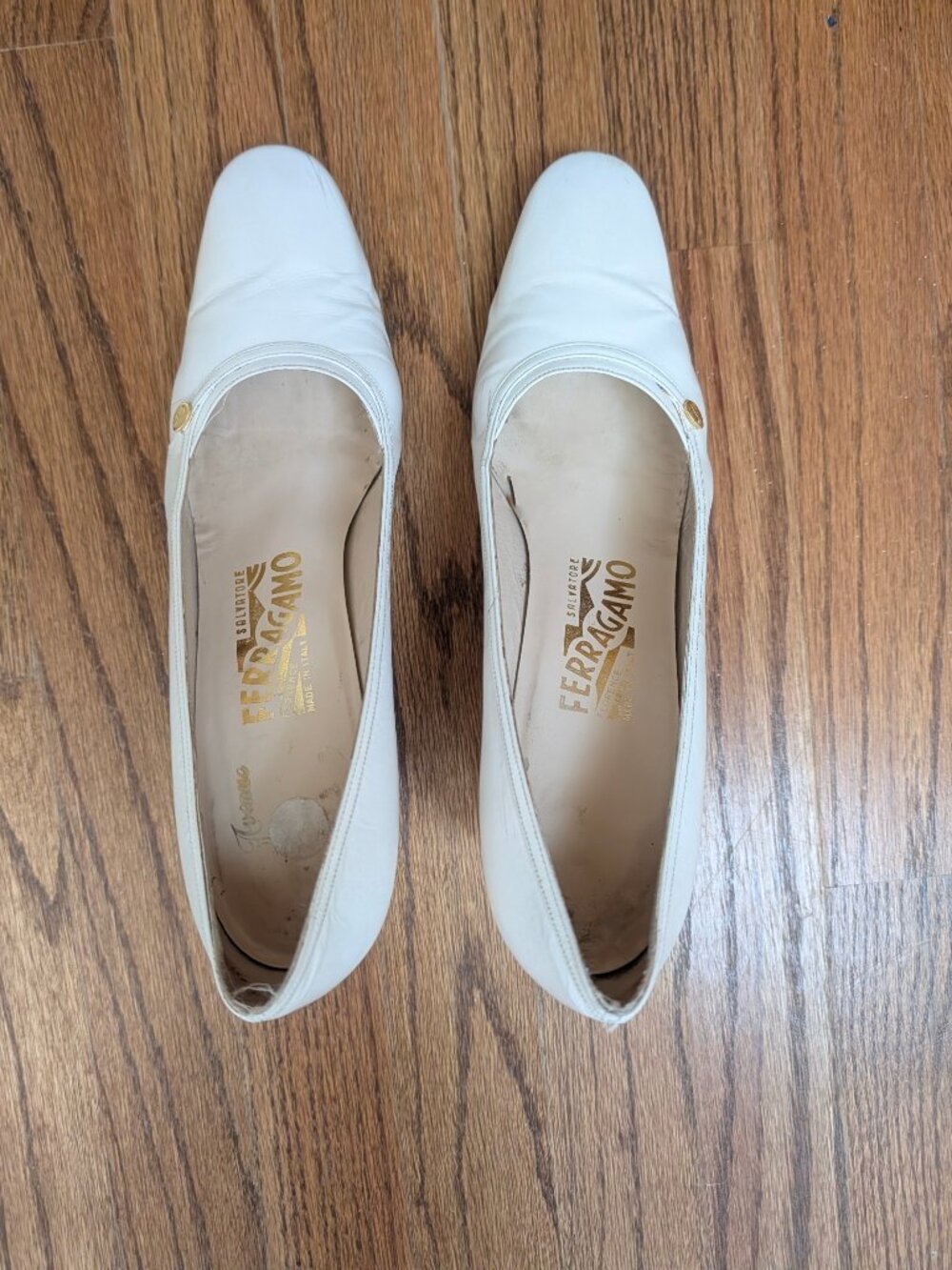 Vintage Salvatore Ferragamo White Heels - Low Kitten Heel - Retro Office Pumps - Picture 5 of 16